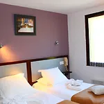 Otel Les Gabarres Tour-de-Faure