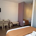 Les Gabarres Otel Tour-de-Faure